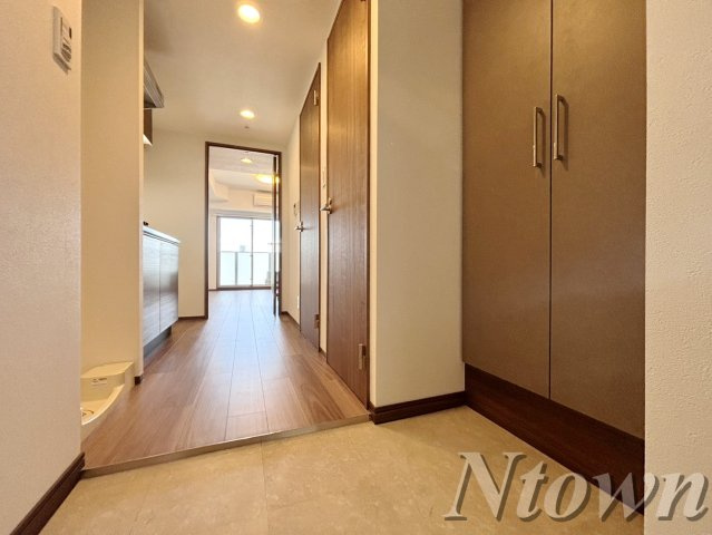 【玄関】 | SHOKEN Residence 名古屋〈太閤通〉 | 明るい玄関です