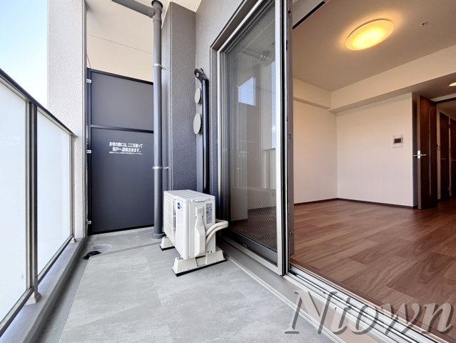 【バルコニー】 | SHOKEN Residence 名古屋〈太閤通〉 | 外からの目が気にならないバルコニーで洗濯物が干せます