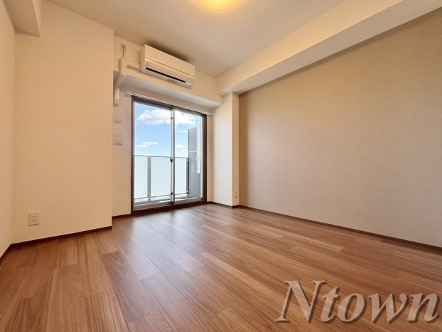 【居間・リビング】 | SHOKEN Residence 名古屋〈太閤通〉 | こちらのリビングで趣味の時間をお楽しみください