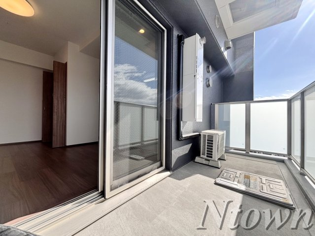 【バルコニー】 | SHOKEN Residence 名古屋〈太閤通〉 | お洗濯にも便利なバルコニー付き