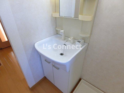 【洗面所】 | クレメンティアＢ | 朝の支度もスムーズな独立洗面台。