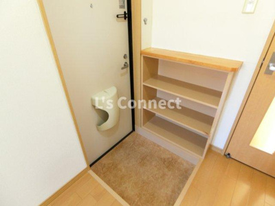 【玄関】 | クレメンティアＢ | 下駄箱付きで靴も収納できます。