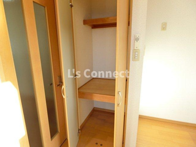 【設備】 | クレメンティアＢ | ＬＤＫにも収納付き。