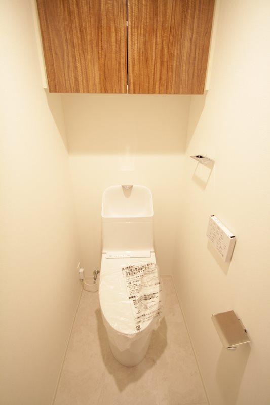 横浜市南区新川町２丁目の賃貸マンションのトイレ