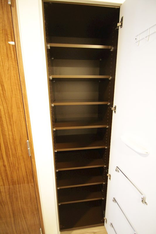 横浜市南区新川町２丁目の賃貸マンションの収納