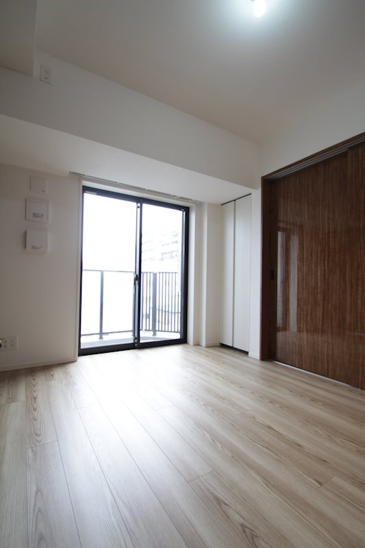 横浜市南区新川町２丁目の賃貸マンションの居間・リビング