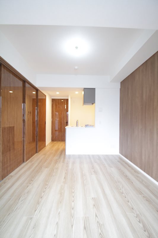 横浜市南区新川町２丁目の賃貸マンションの居間・リビング