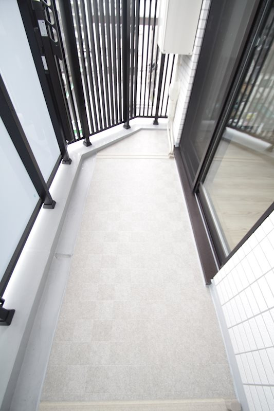 横浜市南区新川町２丁目の賃貸マンションのバルコニー