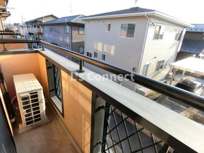 【バルコニー】 | クレメンティアＣ | ２階のお部屋で洗濯物もたくさん干せます。