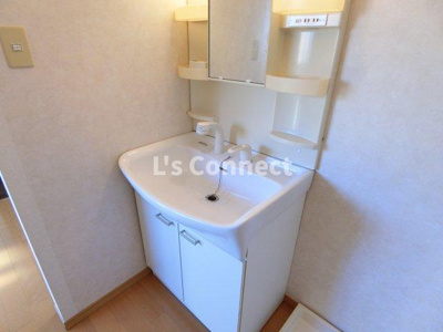 【洗面所】 | クレメンティアＣ | 朝の支度もスムーズな独立洗面台。