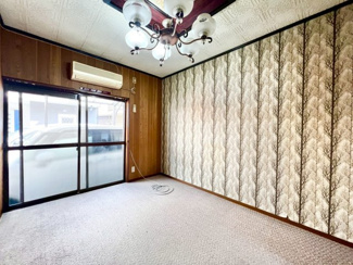 【洋室】 | 西取石７丁目　中古戸建 | 約6帖の洋室。机やベッドを置いてもゆとりがございます♪