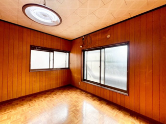 【洋室】 | 西取石７丁目　中古戸建 | 2階洋室は2面採光で明るく風通し良好です♪