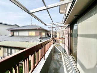 【バルコニー】 | 西取石７丁目　中古戸建 | 周囲に高い建物もなく陽当たり良好です♪