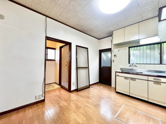 【居間・リビング】 | 西取石７丁目　中古戸建 | LDKは約7帖。水回りの近い家事動線で家事の負担も軽減されます♪