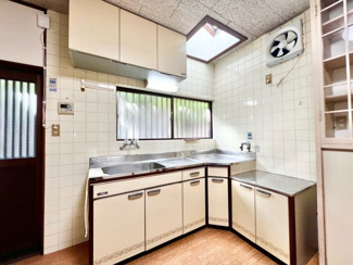 【キッチン】 | 西取石７丁目　中古戸建 | キッチンには窓もあり換気良好です♪