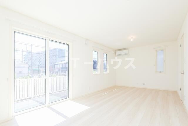 宮本４丁目戸建住宅の居間・リビング