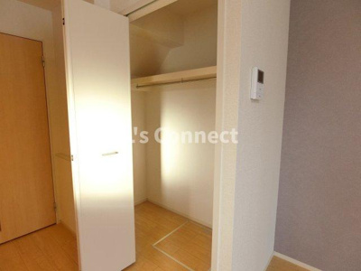 【収納】 | ＭＡＲＫ | クローゼットでお荷物もすっきり収納。