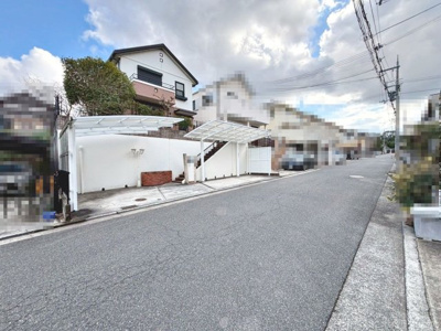 【前面道路含む現地写真】 | 内田町４丁目　中古戸建 | 前面道路は幅員約10.9ｍとゆとりのある広さです♪運転の苦手な方も安心ですね！