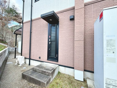 【設備】 | 内田町４丁目　中古戸建 | キッチンには勝手口もあり、ゴミ出しもラクラク♪