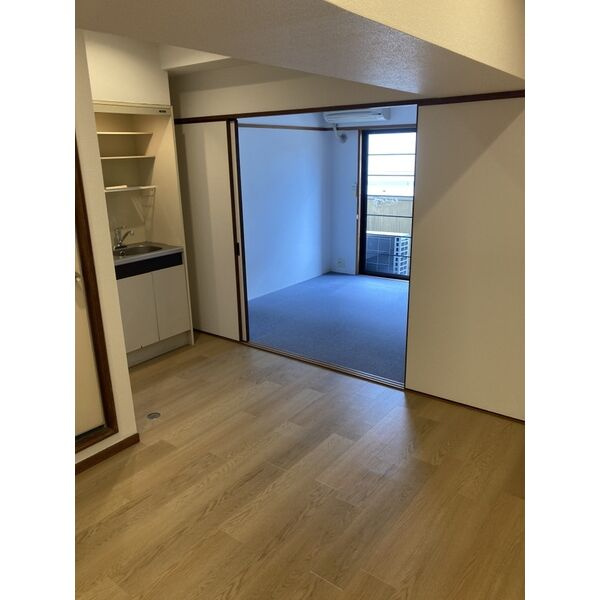 ラ・クール泉の居間・リビング