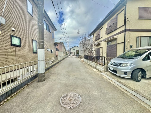【オール電化】牛久市南中古戸建の前面道路含む現地写真