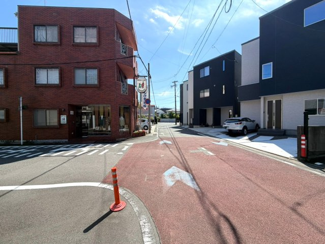 新築一戸建　静岡市葵区水落町4期　全１棟の前面道路含む現地写真