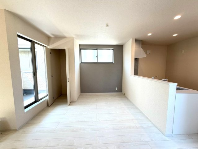 新築一戸建　静岡市葵区水落町4期　全１棟の居間・リビング