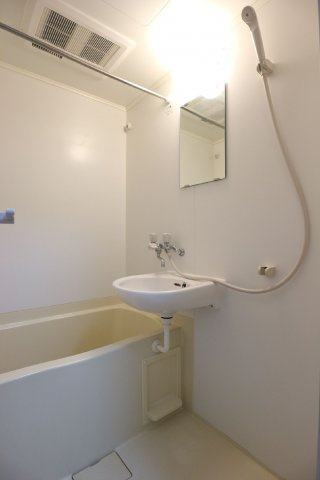 イーストフローラ東長崎の浴室|人気のバストイレ別☆(同一仕様写真)