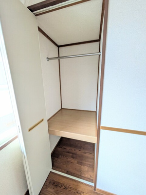 玄関側洋室６帖の収納