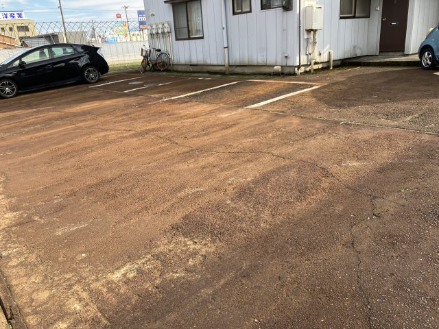 サングリーンハウスBの駐車場