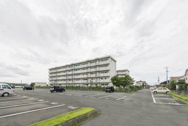 ビレッジハウス七城1号棟の駐車場