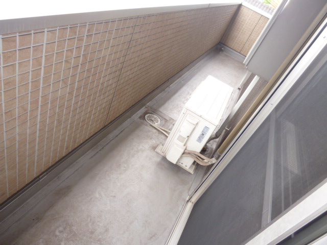 倉敷市東塚６丁目のアパートのバルコニー