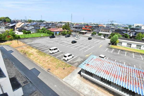 ビレッジハウス富山北1号棟の駐車場