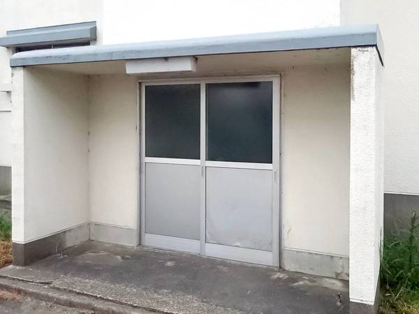 ビレッジハウス二口1号棟のエントランス