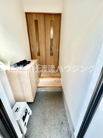 大阪市淀川区木川西３丁目のテラスの玄関