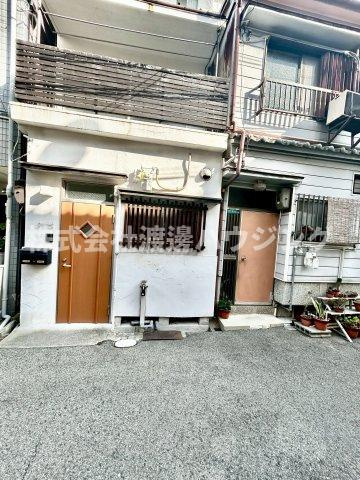 大阪市淀川区木川西３丁目のテラスのエントランス