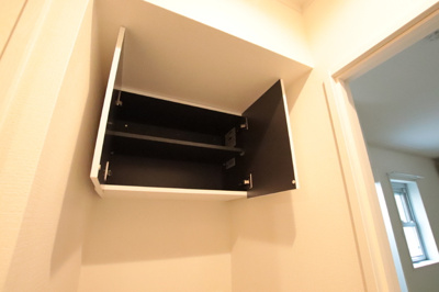 室内洗濯機置場／上部の収納棚