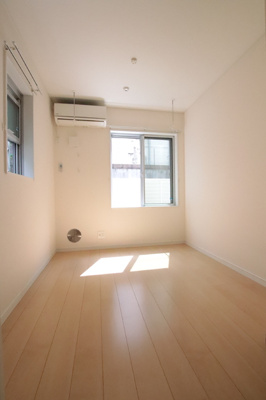 洋室５．１帖／１Fでも、日光が入ってきます