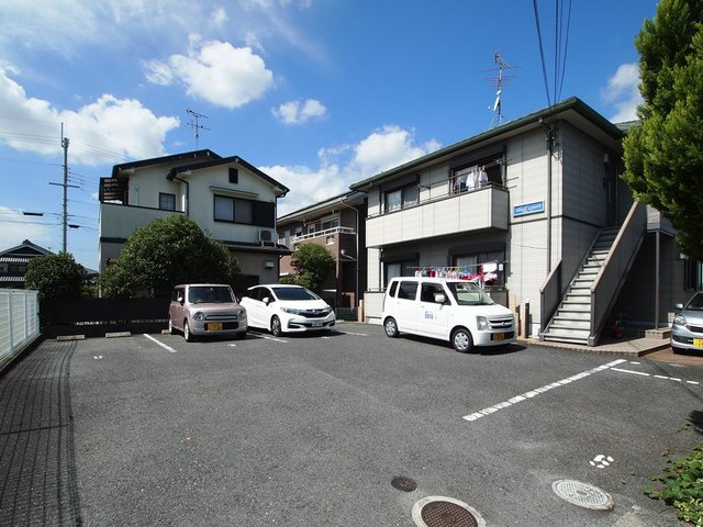イデアルコートの駐車場