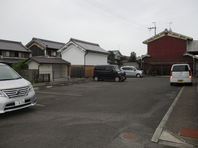 ガーデン千寿の駐車場