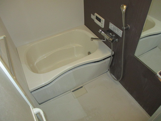 ガーデン千寿の浴室