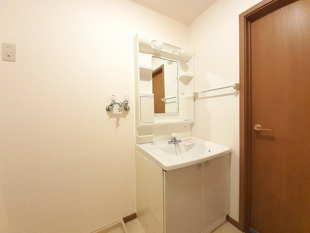 アムールⅡＤの洗面所|広い洗面スペース