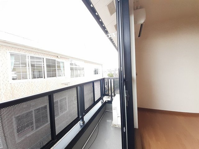 アムールⅡＤのバルコニー|暖かな日差しのふりそそぐバルコニー