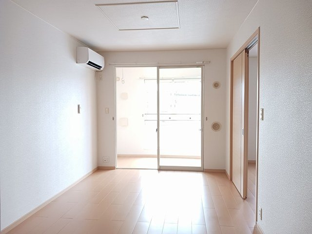 スプランドゥールの居間・リビング|こちらの居間で趣味の時間をお楽しみください