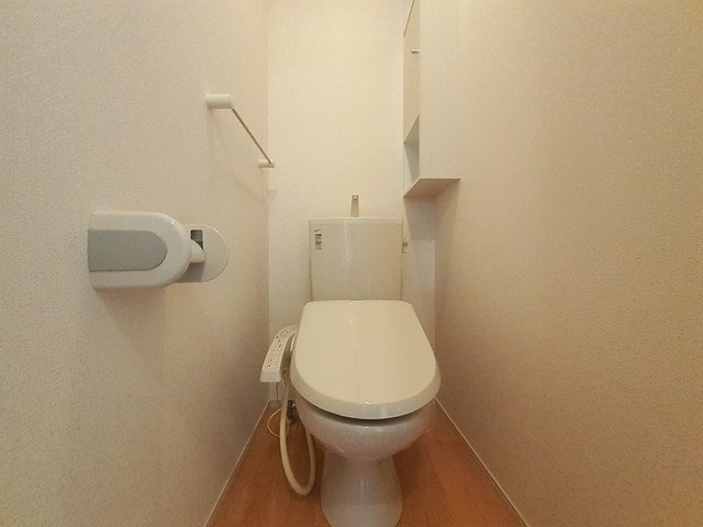 アッシュ８　Ｂのトイレ|落ち着いた色調のトイレです