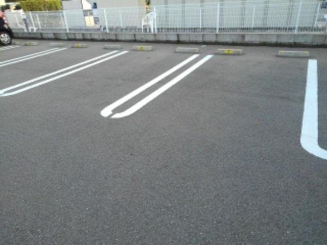 リバーサイドⅡの駐車場|駐車場完備です