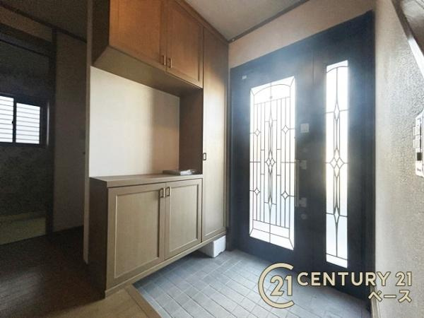 生駒郡平群町信貴山　一戸建の玄関|■現地撮影写真■玄関には大容量シューズボックス完備！