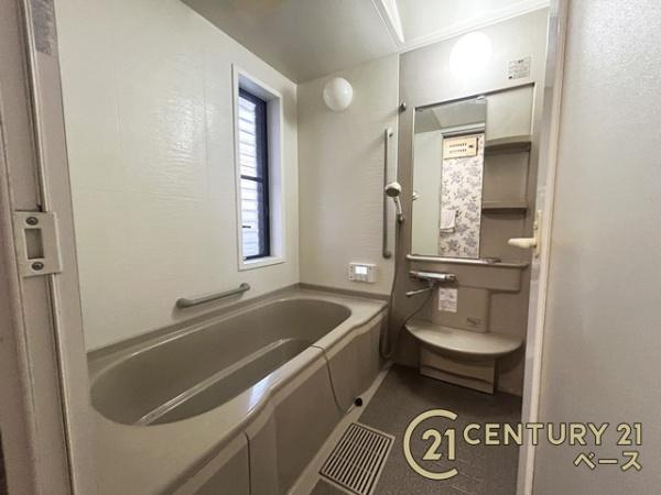 生駒郡平群町信貴山　一戸建の浴室|■現地撮影写真■浴室暖房乾燥機付のゆったり１坪サイズ！足を伸ばしての入浴は疲れも癒してくれます！