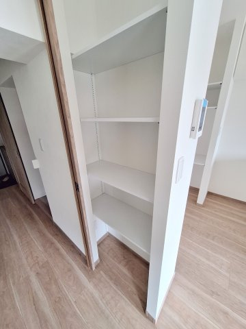 業平橋住宅の内装|★ダイニングにある収納棚★