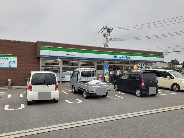 ブリッサ　Ｅの周辺|ファミリーマート　花房台店まで1900m